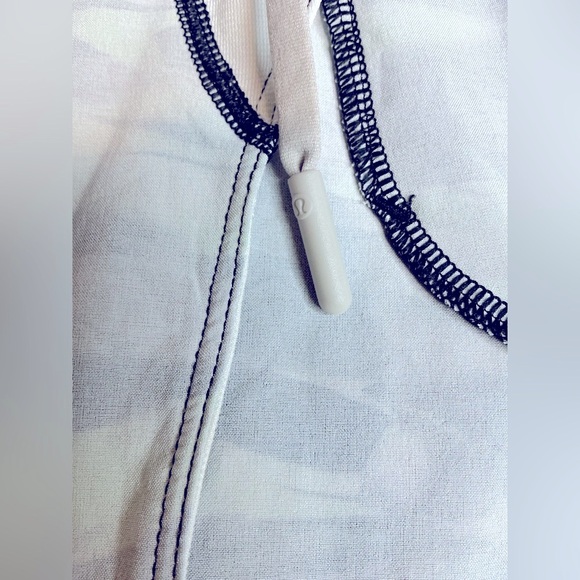 Lululemon Athletica men’s Green and Black Athletic Shorts camouflage size S - Picture 8 of 8